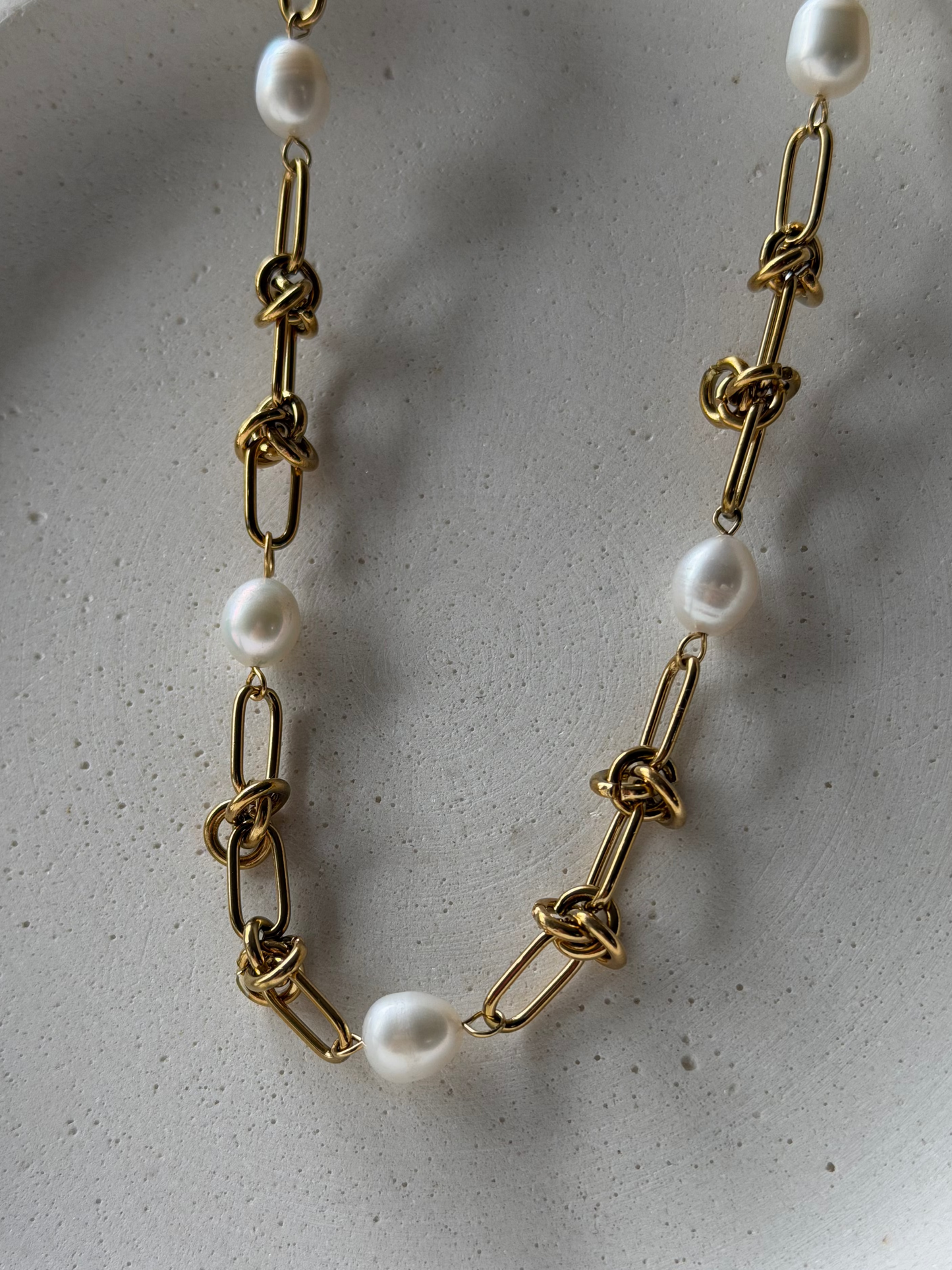 Naya Pearl Necklace