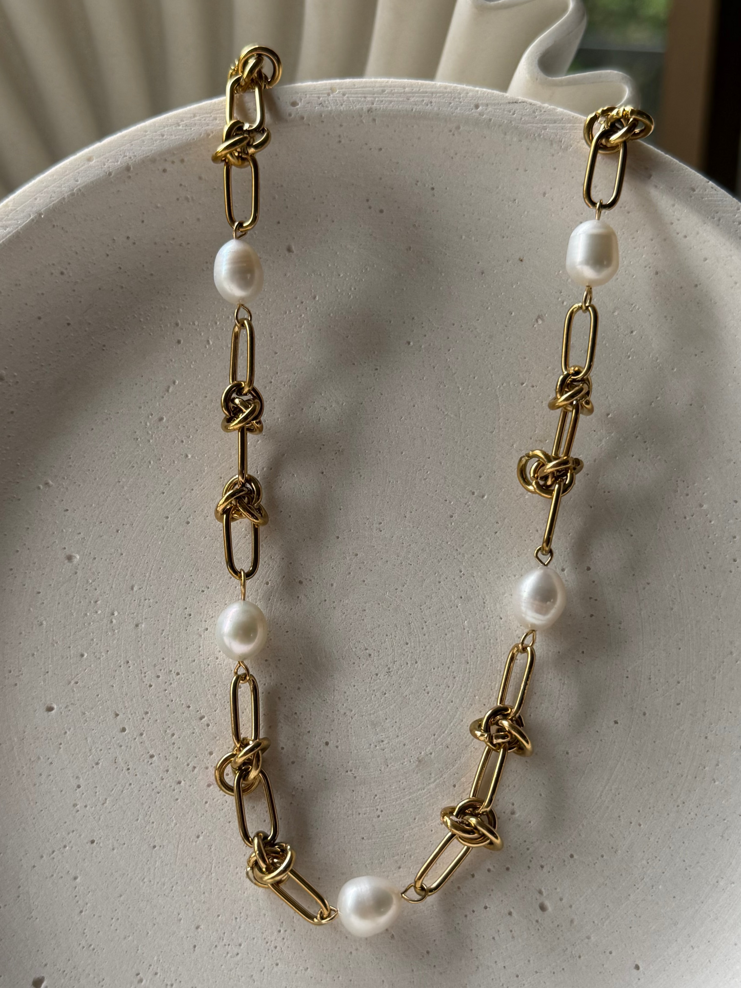 Naya Pearl Necklace