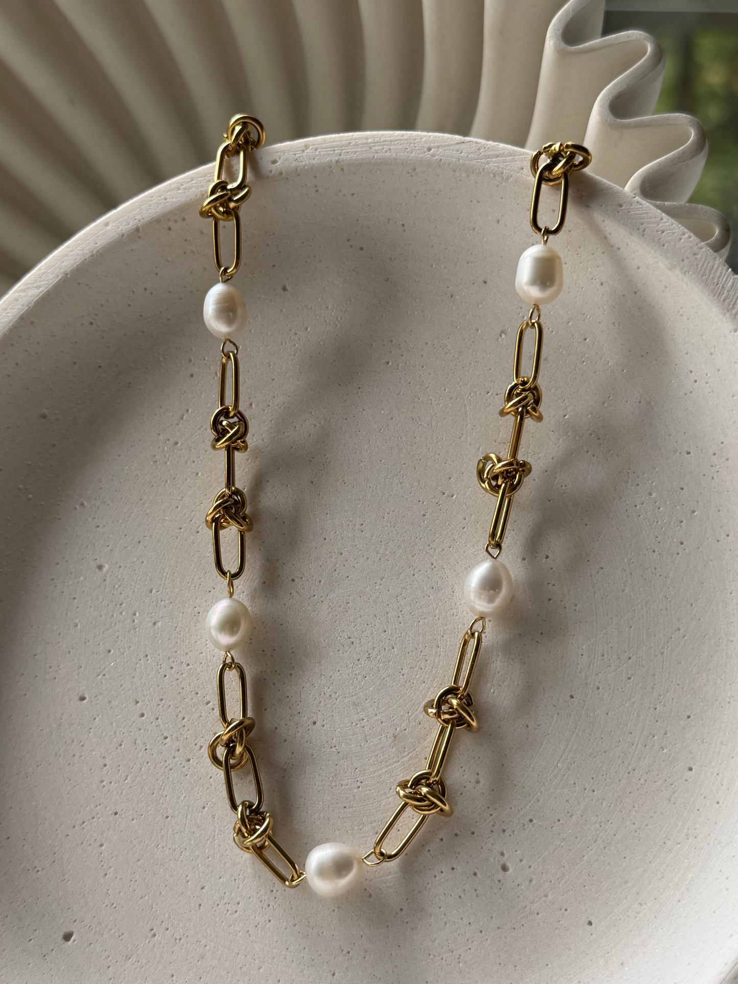 Naya Pearl Necklace
