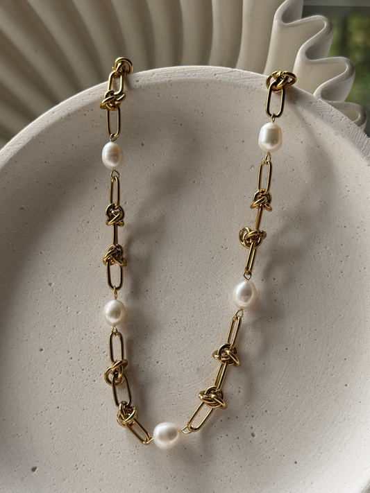 Naya Pearl Necklace