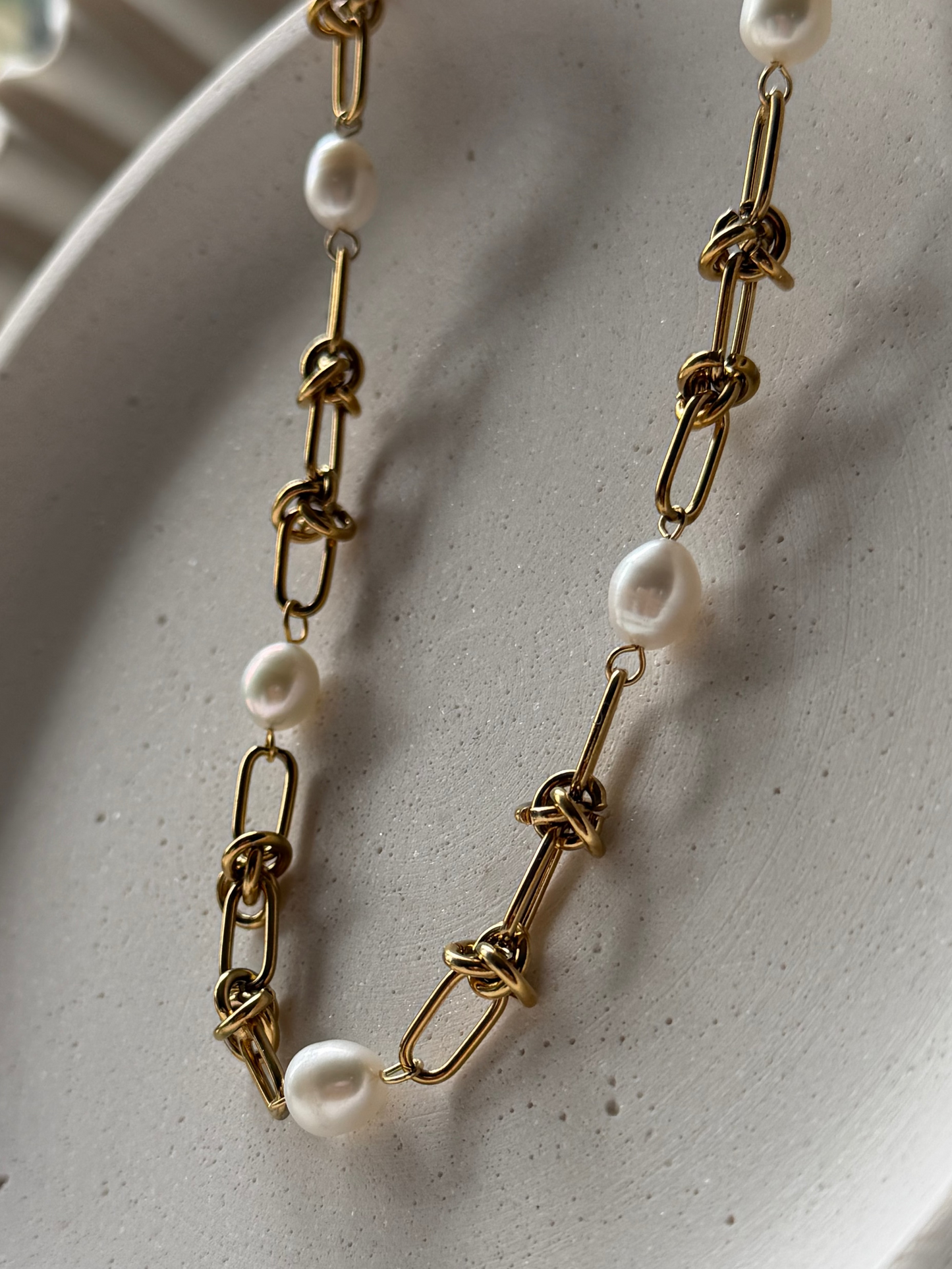 Naya Pearl Necklace